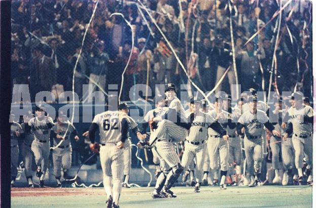 祝！阪神タイガース38年ぶり日本一 前回優勝の1985年に“タイム虎