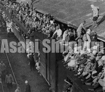 〈戦後80年〉ヤミ市と買い出し